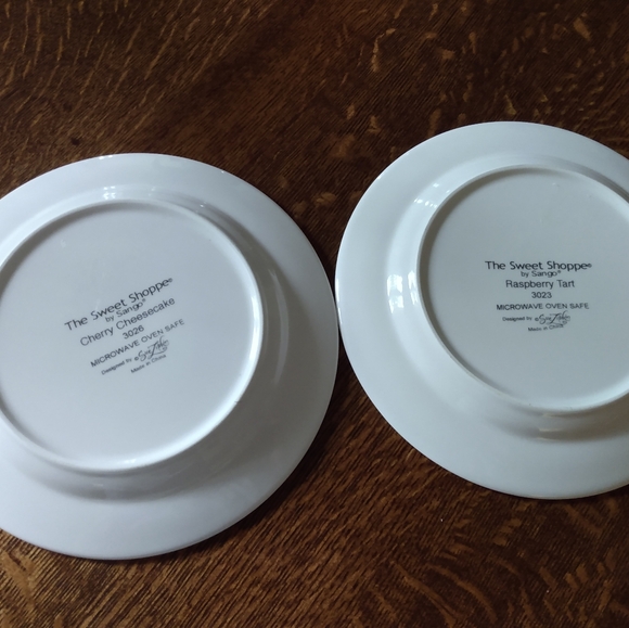 Two Decorative/Serving Vintage The Sweet Shoppe Plates - Picture 4 of 6
